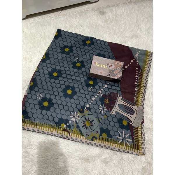 Kami idea hadiya scarf preloved