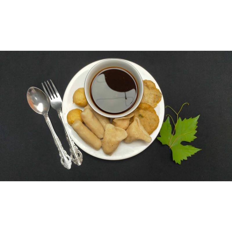 

Pempek Palembang Asli Ikan Tenggiri Lengkap Dengan Cuko Kemasan Vakum Frozen Food (isi 10 Mix/pak)