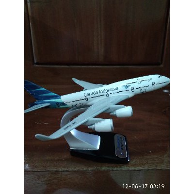 Miniatur pesawat Boeing 747  400 19 cm Garuda Indonesia Termurah