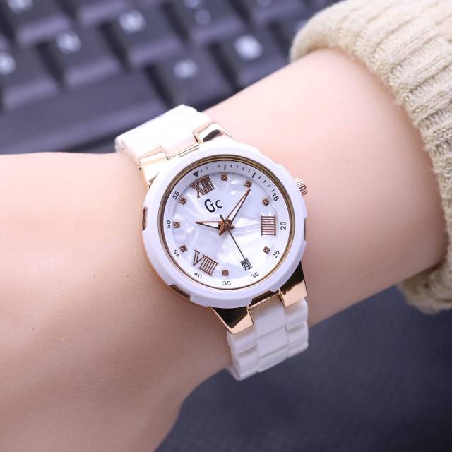 Jam tangan Guess semi keramik ( mika ) fashiom wanita