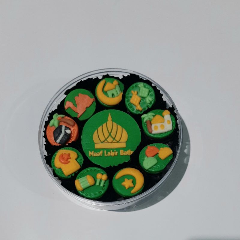 

Cokelat karakter lebaran