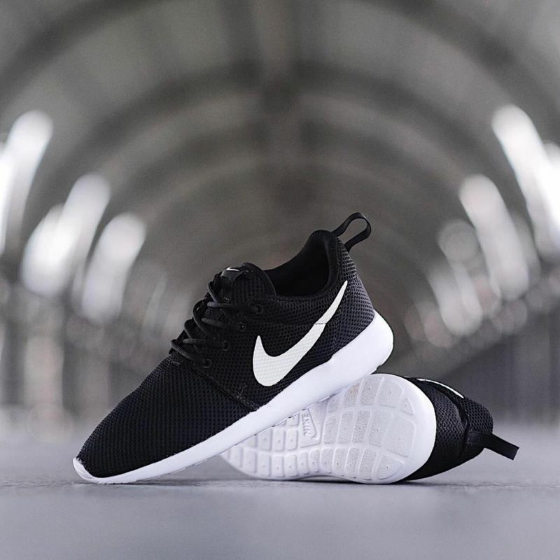 nike kaishi run black white