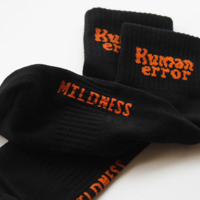 Mildness Kaos Kaki Ankle Motif Human Error Hitam Pendek Pria Wanita