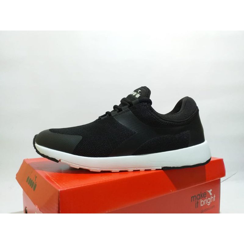 SEPATU DIADORA JERCI SIZE 43 HITAM ORIGINAL BNIB SNEAKERS