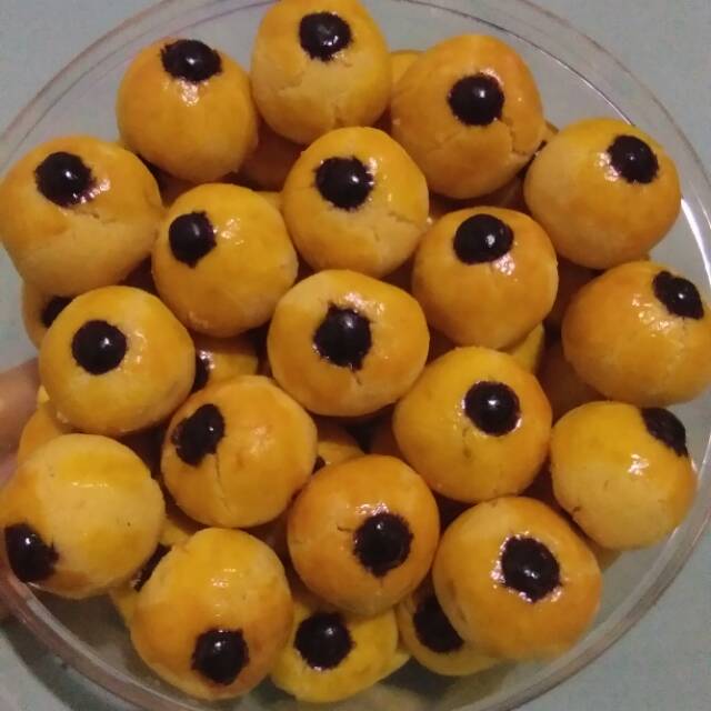 

Aneka kue kering,, nastar, putri salju, kastengel, sagu keju dan astor