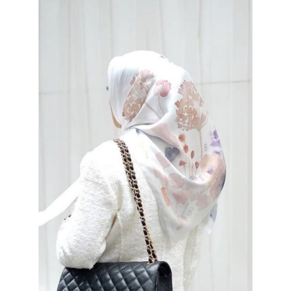 SALE preloved Buttonscarves Asoka Series Pearl