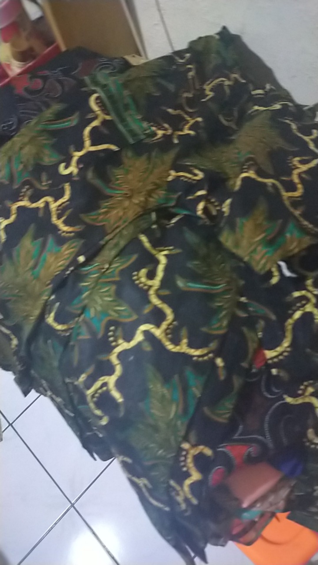 Kemeja Daun Hijau Batik Pria Lengan Panjang