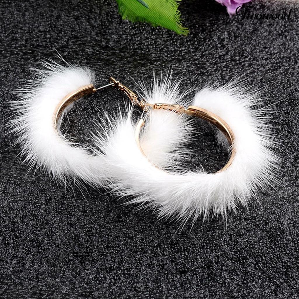 1 Pasang Anting Hoop Bentuk Bulat Geometris Bahan Plush Untuk Harian