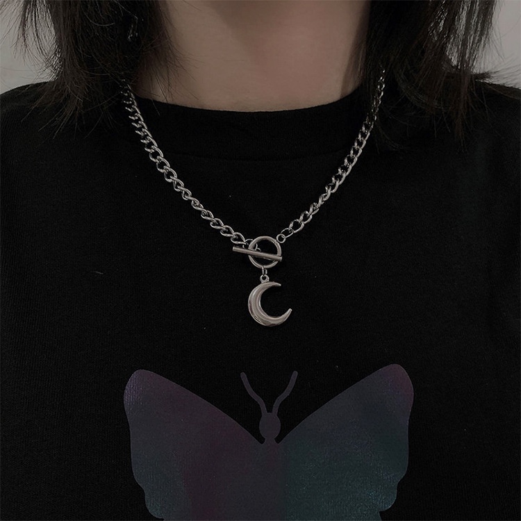 INS gaya Harajuku bulan liontin all-match fashion tren hip hop moon kalung pria dan wanita kalung or