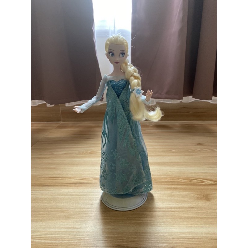 Disney Store Elsa (Frozen) Classic Doll