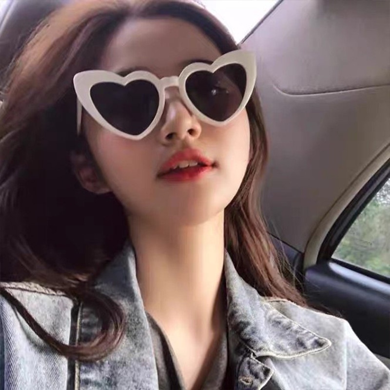 COD❤️Kacamata Hitam Love Fashion Wanita Korea Wajah Besar Retro Cinta Musim Panas Perjalanan Pose Kerai Sunglasses-A.one