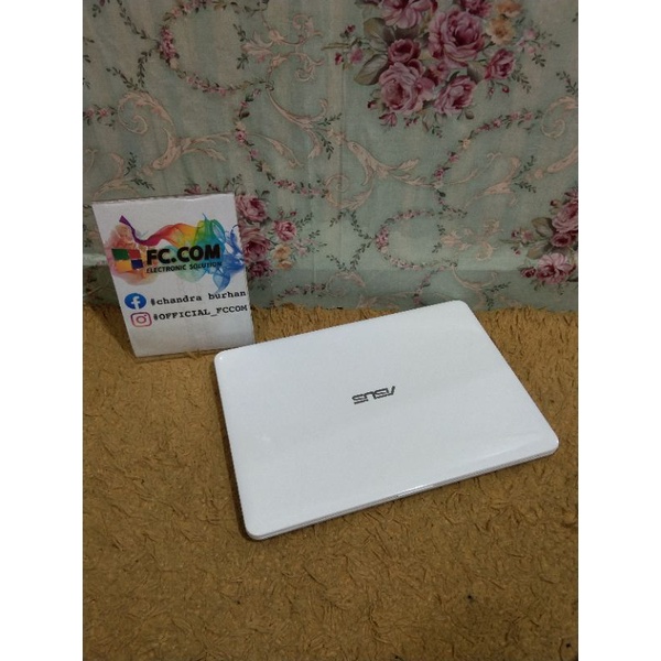 Laptop ASUS X441UV CORE i3-6006U DOUBLE VGA GEFORCE 920MX  RAM 4GB HDD 500GB WARNA PUTIH 14INCHi