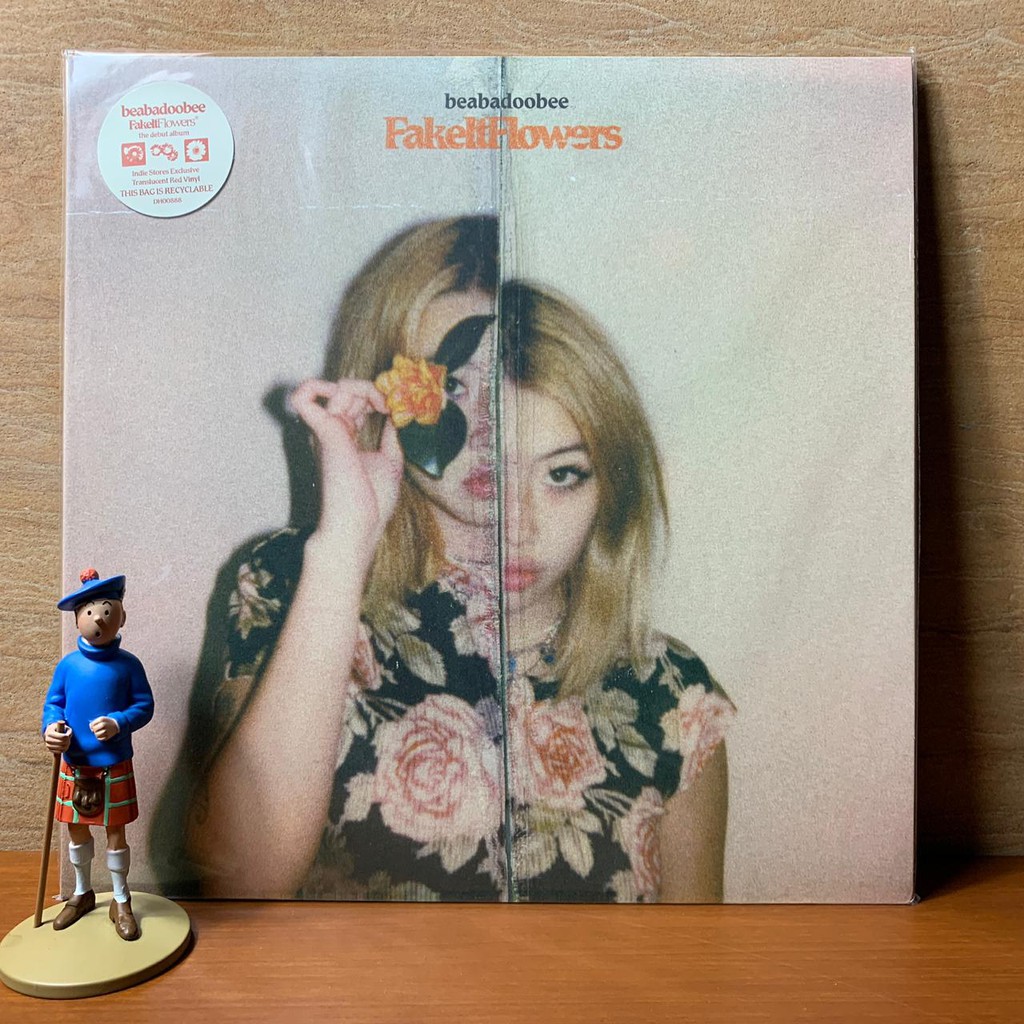 PIRINGAN HITAM / VINYL BEABADOOBEE - FAKE IT FLOWERS (RED VINYL)