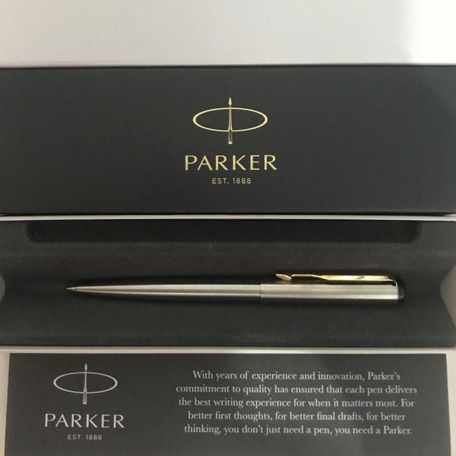 

ISTIMEWA!>-573 Pulpen Parker VEKTOR SS Gold Trim ( Klip Emas )
