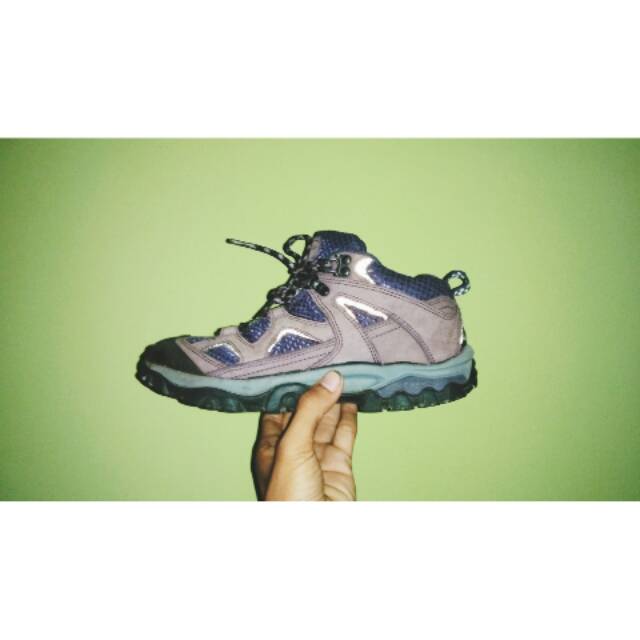 Sepatu gunung PROSPECS