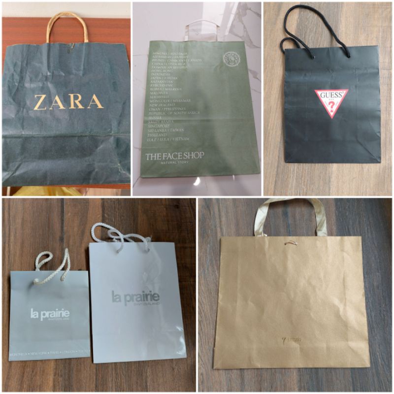 

Paper bag Zara FAce shop 27,5x36x13 Guess 21x25,5x10 La prairie small silver 13x14x7 La prairie medium silver 18,5x20,5x8,5 la prairie large white 23x30x13 Just goldx28x25x7