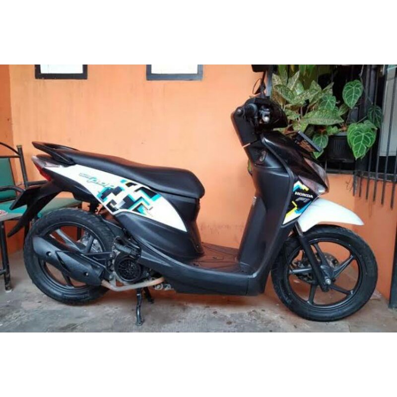 Striping Beat Pop 2016 Putih Hitam