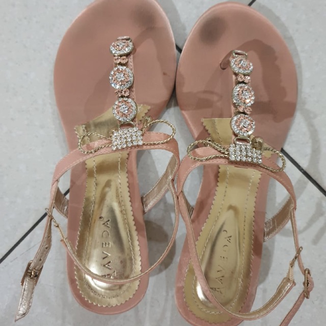 Preloved sandal aveda