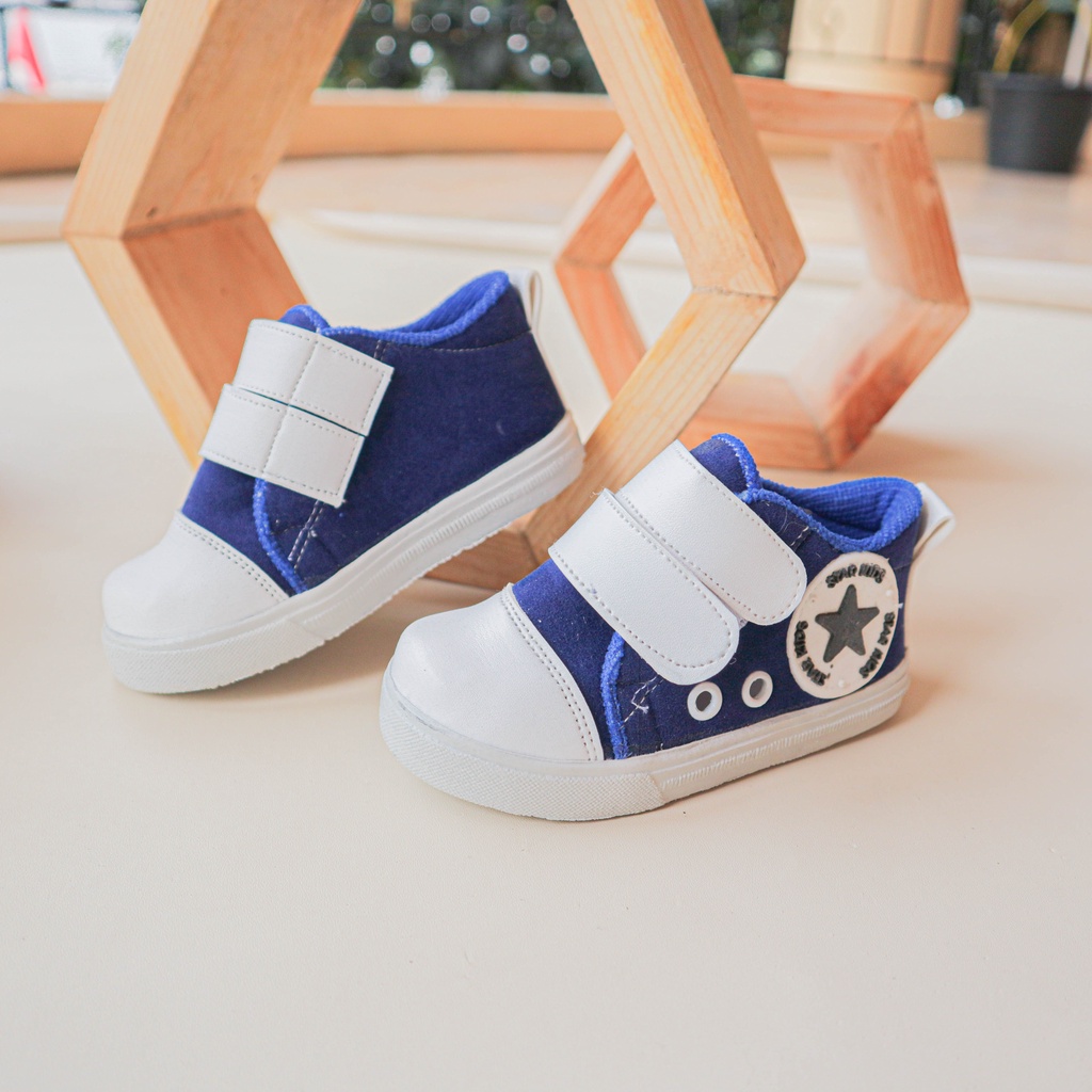 Sepatu Anak bayi Laki - laki / Cowok Usia 1 tahun - 3 Tahun / Bahan Bludru Motif Sepatu Kids Star