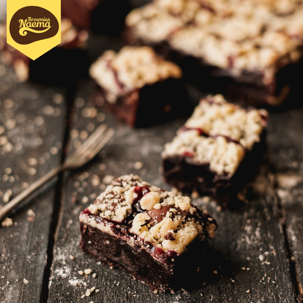 

FUDGY BROWNIES BERRY CRUMBLE 20x10cm | browniesnaema