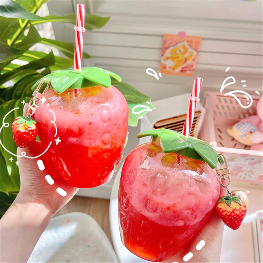 【COD Tangding】Botol Minum Susu Teh Bahan Plastik Motif Strawberry Dengan Sedotan Untuk Wanita