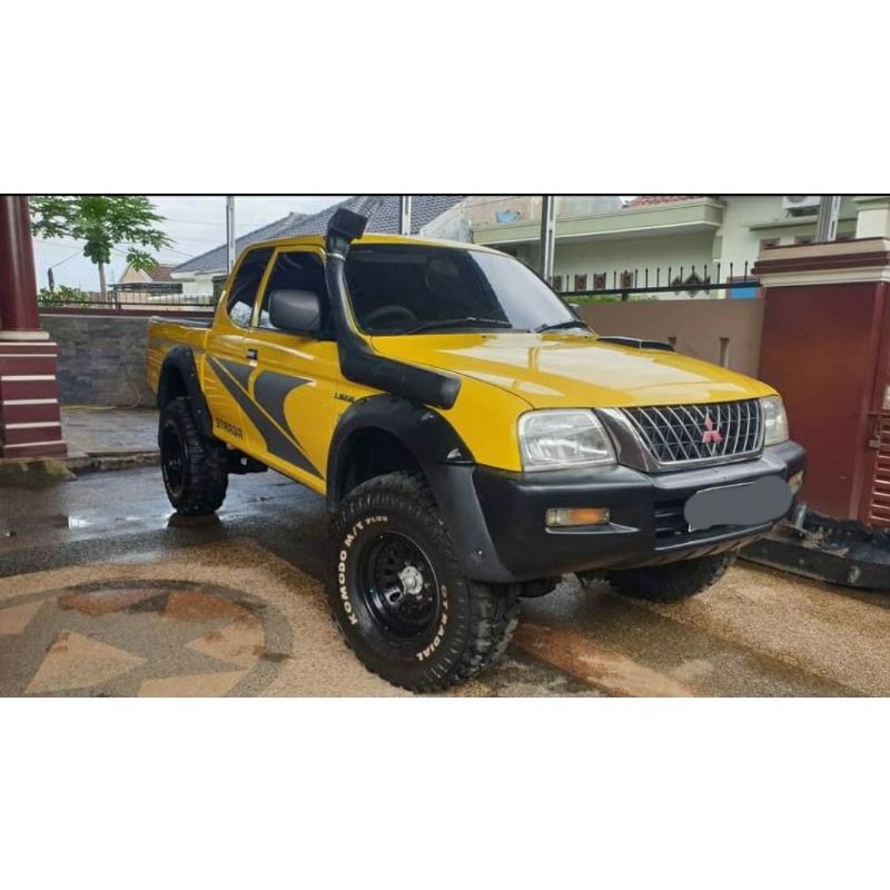 Over fender Strada L200