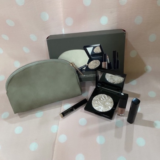 laura Mercier set