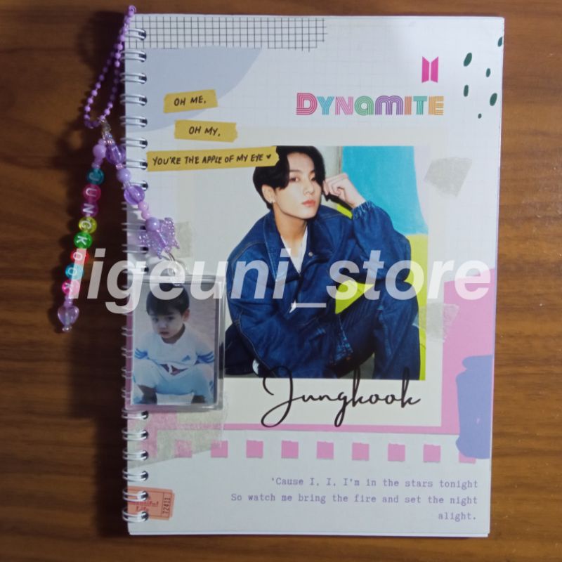 

NOTEBOOK + GANTUNGAN KUNCI JUNGKOOK BTS
