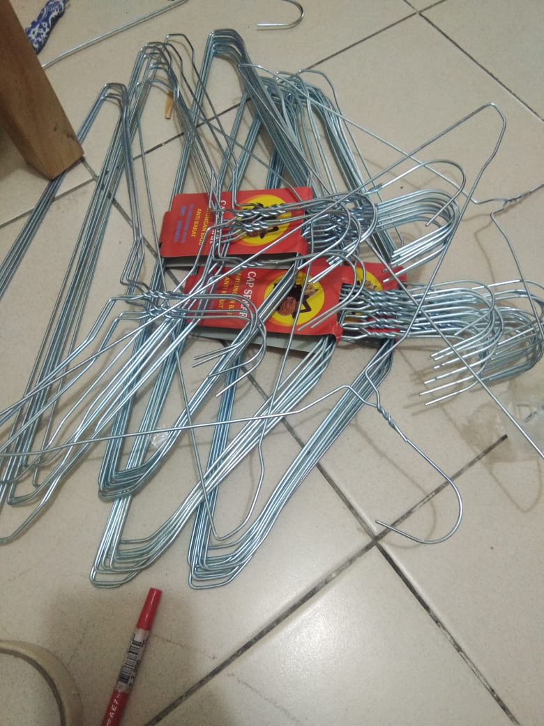 Hanger Baju Besi / Hanger Anti Karat (isi 10pcs)