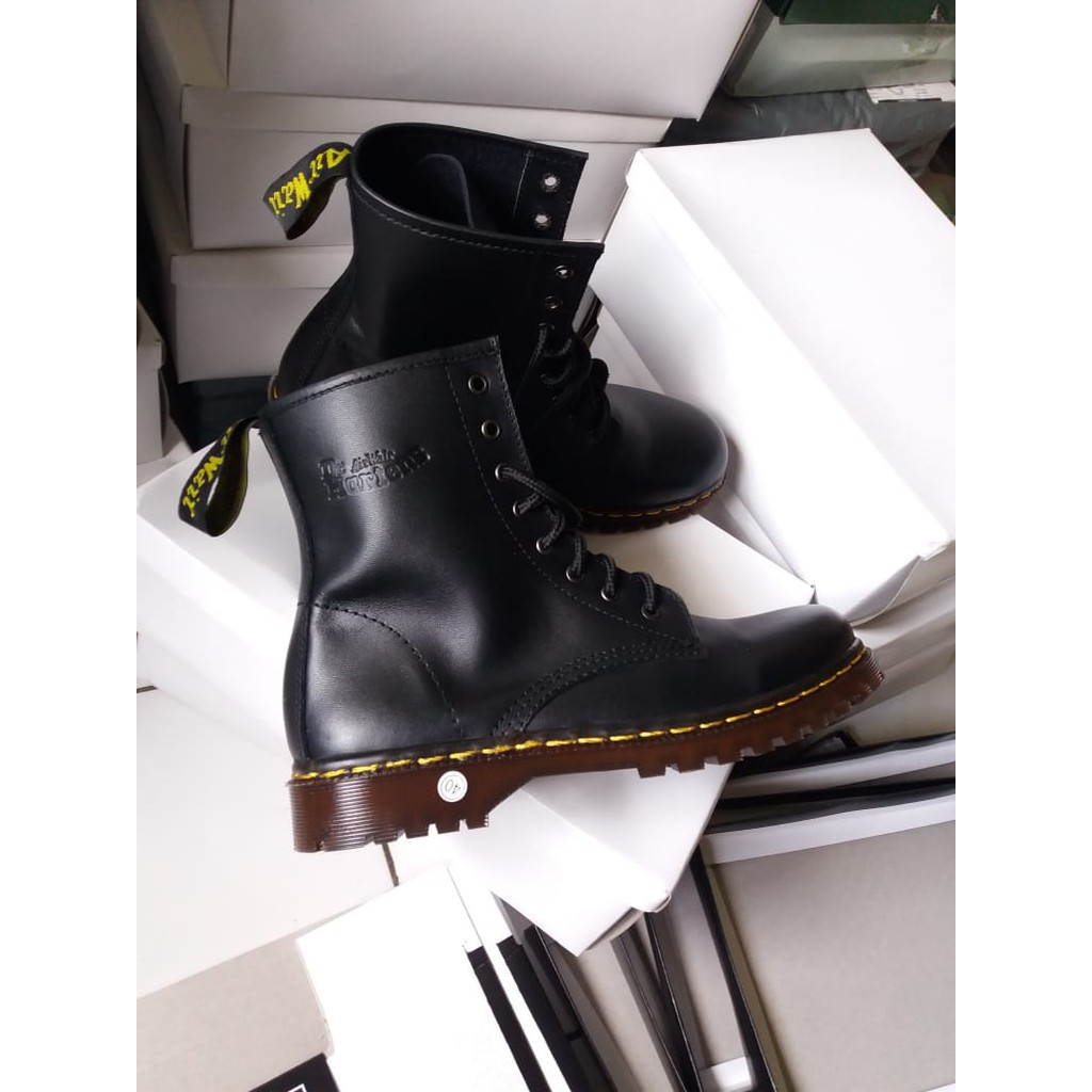 Sepatu docmart kulit 8 hole cewe