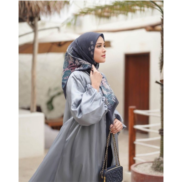 Buttonscarves Tropical series Viola