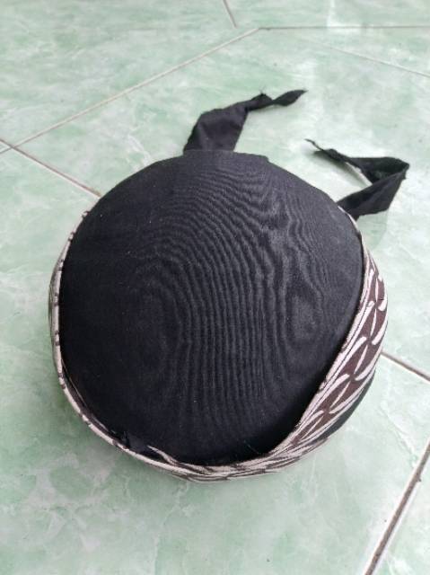 BLANGKON HITAM BATIK ANAK MODEL SOLO UNTUK 1-5 TAHUN - TOPI AKSESORIS KEPALA