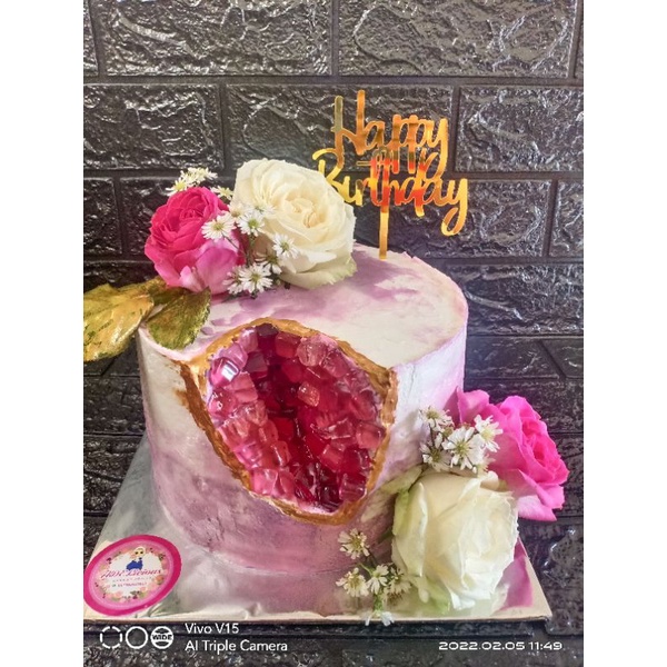 

cake geode fresh flower