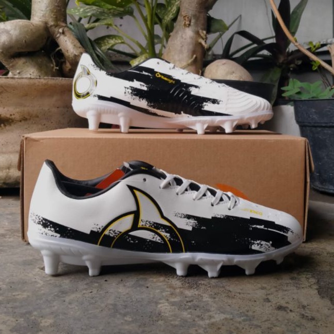 Sepatu Bola Ortuseight OCTANE FG - WHITE