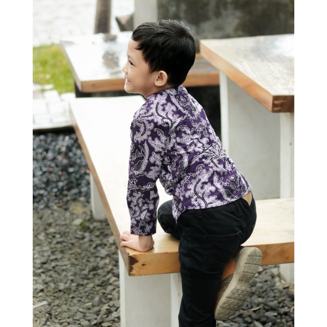 Batik Anak Slimfit Panjang Motif Casual Warna Ungu Lilac