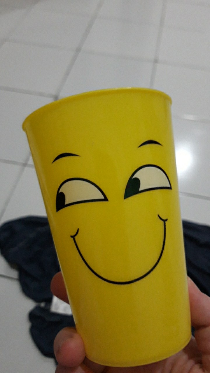 Cuancuy -  Tempat Minum Emoji Gelas Emoticon Boneka Goyang Tumblr Karakter Smile Toeng Termurah