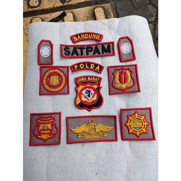 BORDIR BAHAN POLISI TIMBUL SATU SET  NAMA