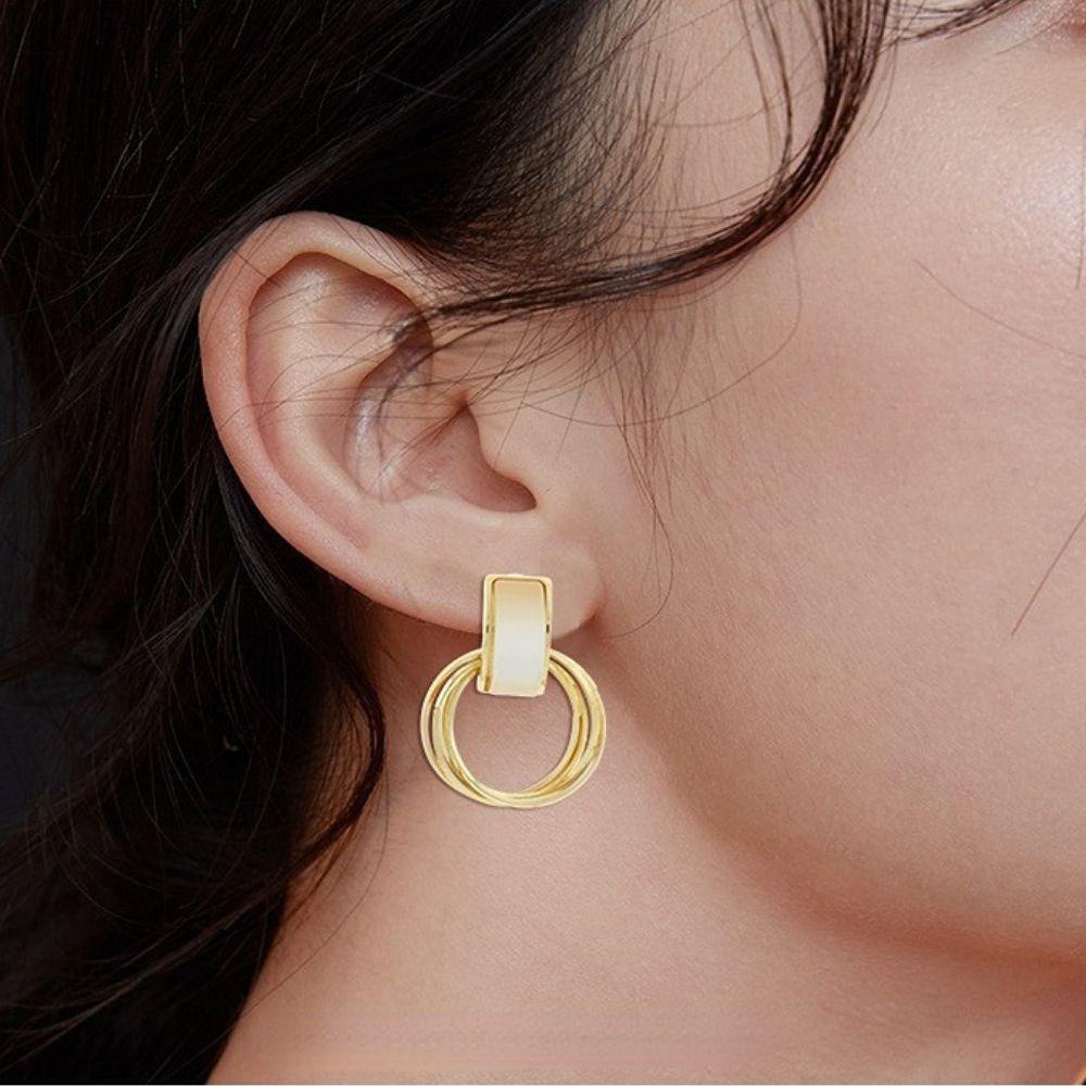 SKJK   Anting Bulat Geometris Retro Ins Fashion Match Desain sense Perhiasan Telinga Wanita Earrings