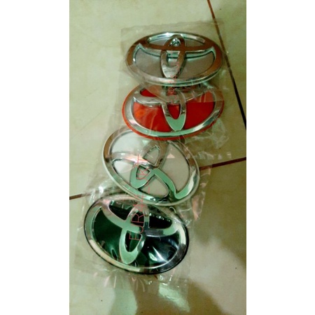 logo emblem ban serep toyota rush belakang kaki 4