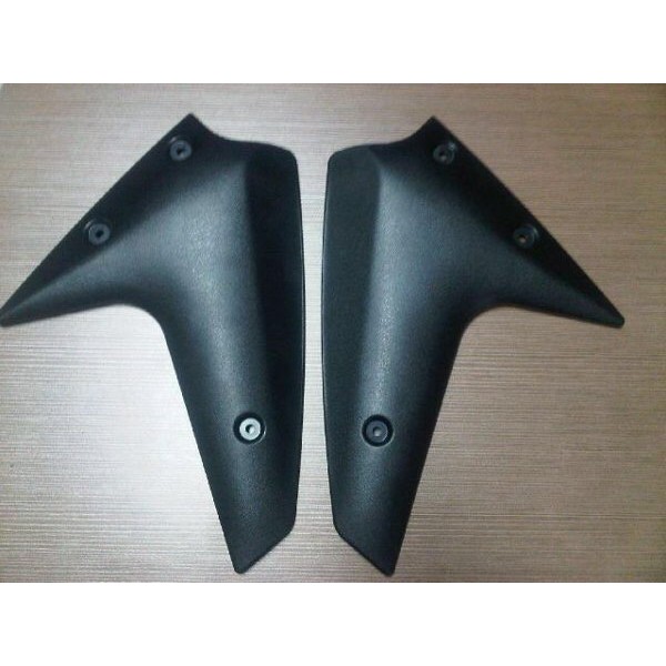 Kuping Spakbor Bagian Depan Motor Vixion