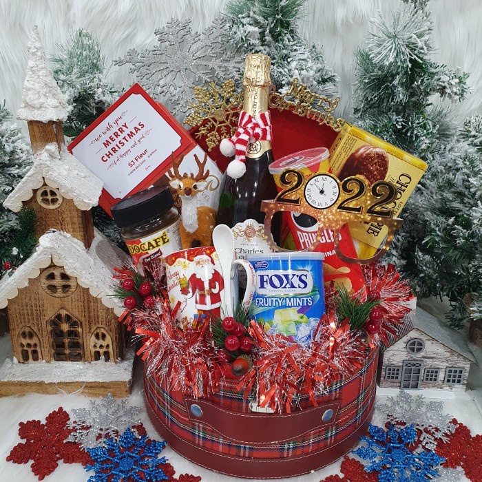 

Paket dekorasi hampers natal christmas parcel hadiah kue kering 130 - Ganti wine....