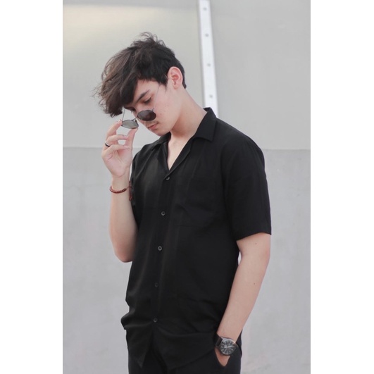 KEMEJA PENDEK VINTAGE HITAM FLICKERS WORLD