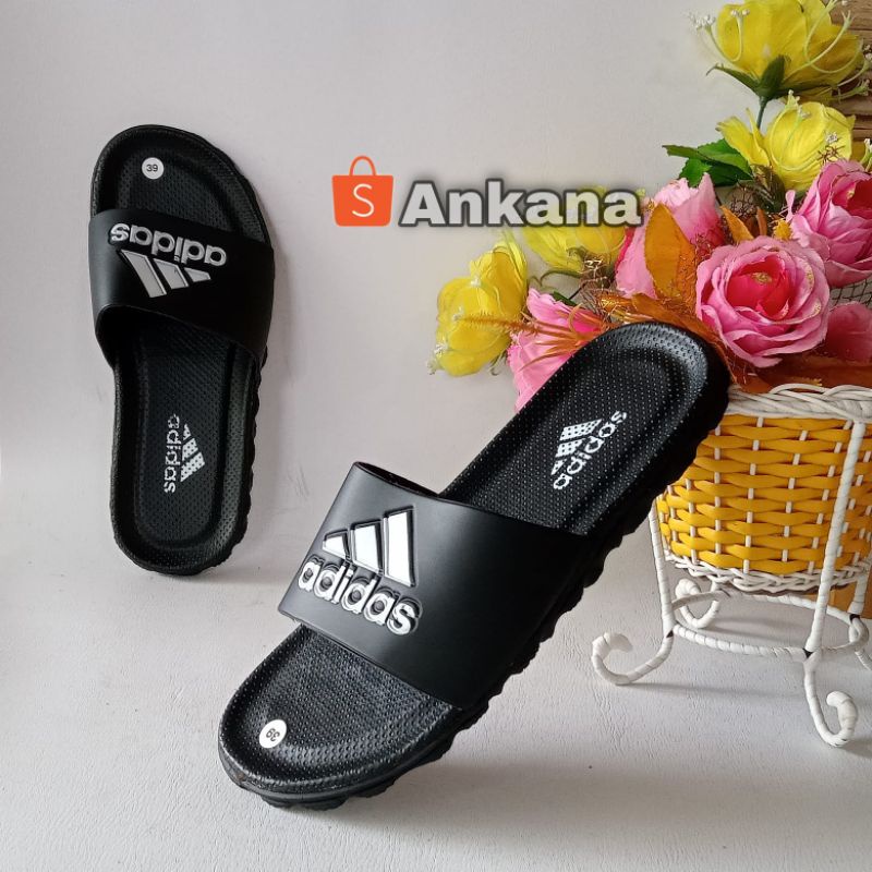 Sandal cowok / sandal cowok model Adidas / sandal pria kekinian / sandal cowok terbaru / sandal dist