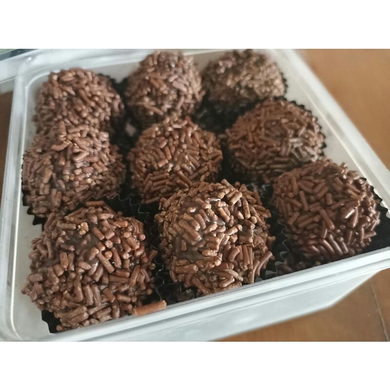 

chocoball bola bola biskuit cokelat meses toples