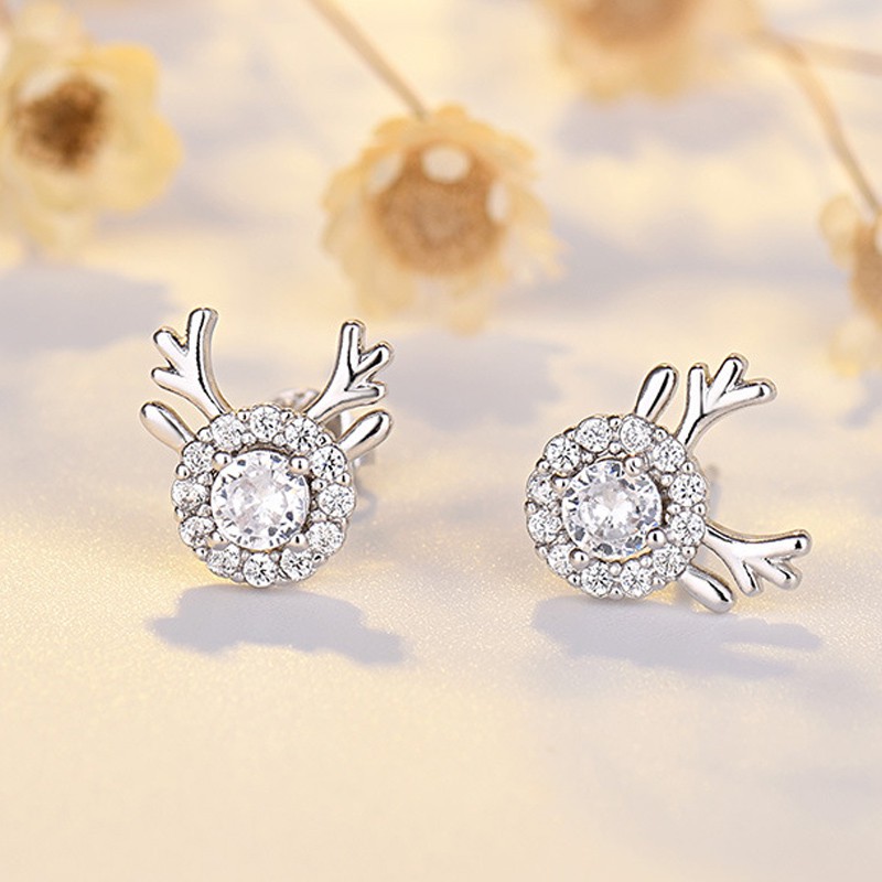 Anting Stud Desain Kepala Rusa Snowflake Aksen Berlian Untuk Natal