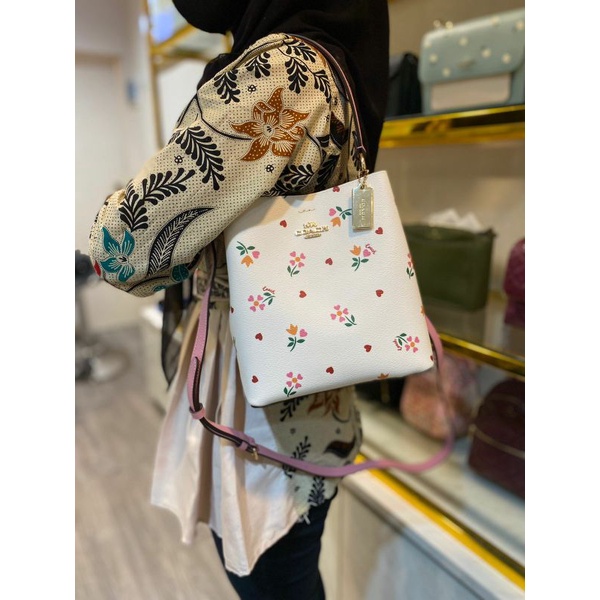 coach bucket small flower