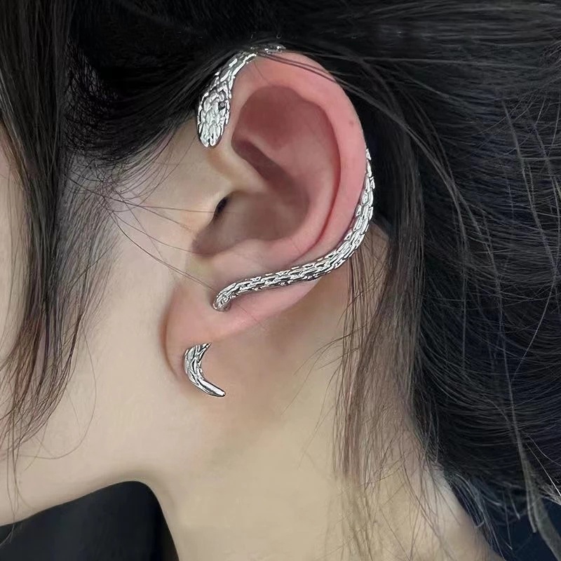 Anting Klip Bentuk Ular Warna Silver Gaya Punk Hip-Hop Retro Minimalis Vintage Untuk Wanita