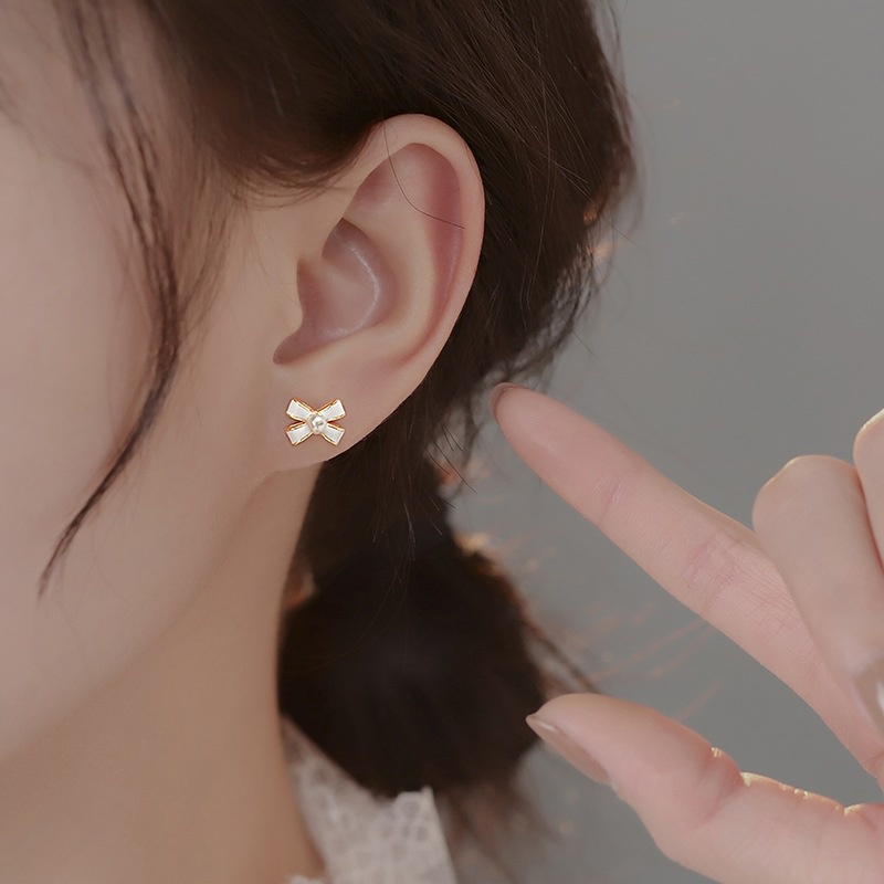 Anting Tusuk Gantung Temperament Desain Pita Mini Gaya Simple Untuk Wanita