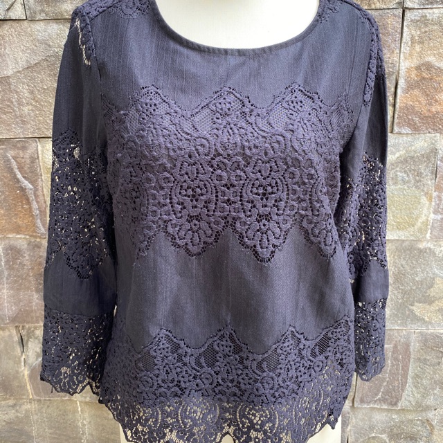 ATASAN WANITA/THE EXECUTIVE MOTIF BROKAT