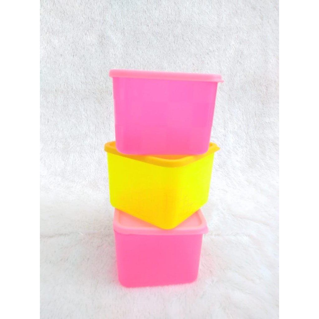 Toples Nina Kotak